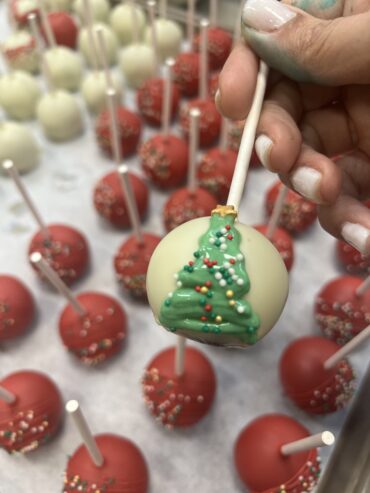 Cake decorator